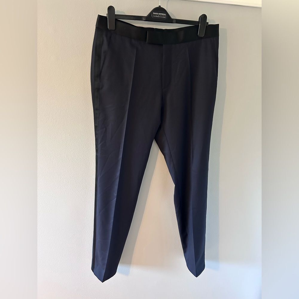 NEW HUGO BOSS SLIM-FIT TUXEDO JACKET AND PANTS IN WOOL SERGE SIZE 38R DARK BLUE - Picture 13 of 14